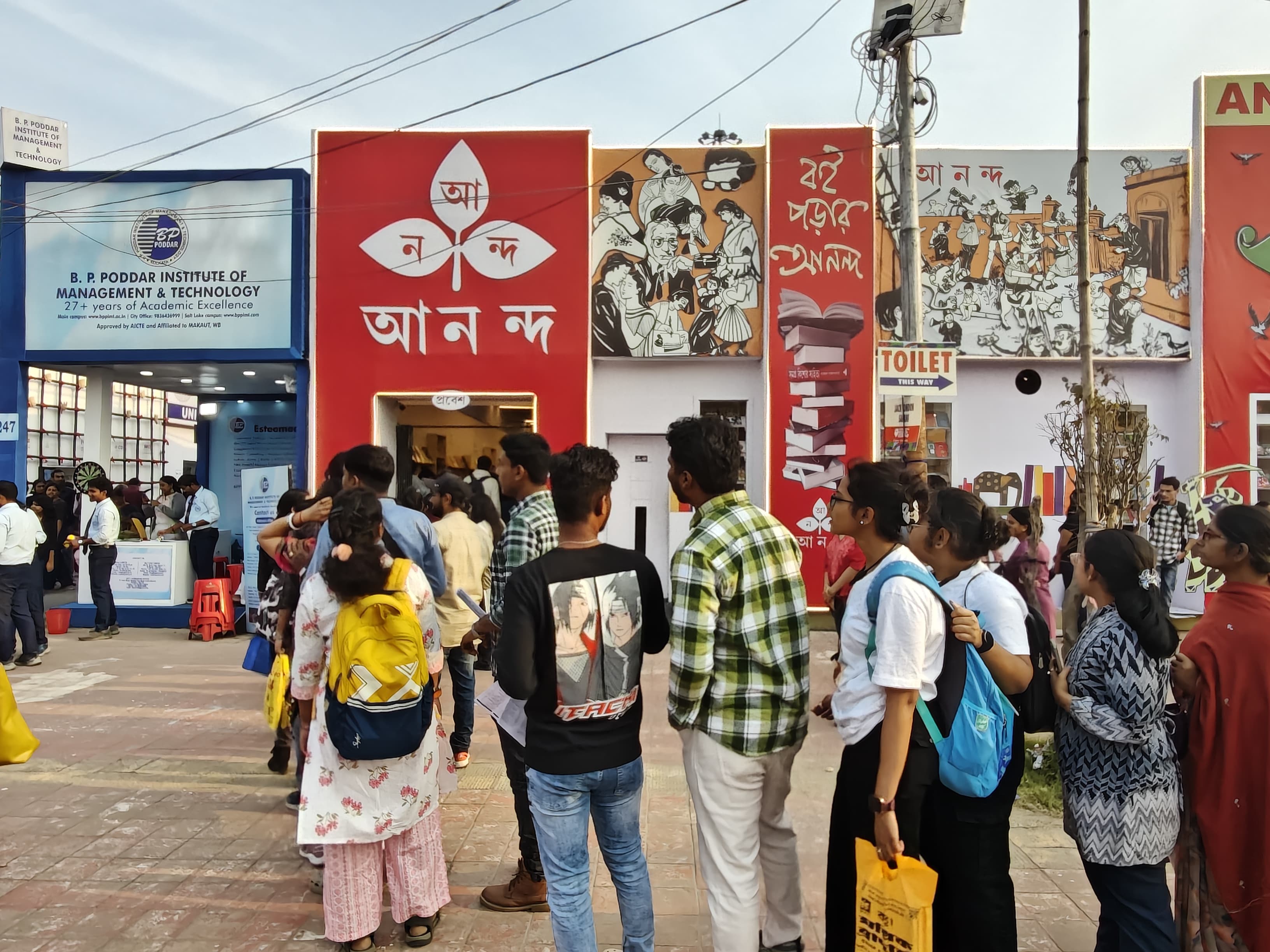 Queues, Classics and New Voices: Biggies' Power Over Readers